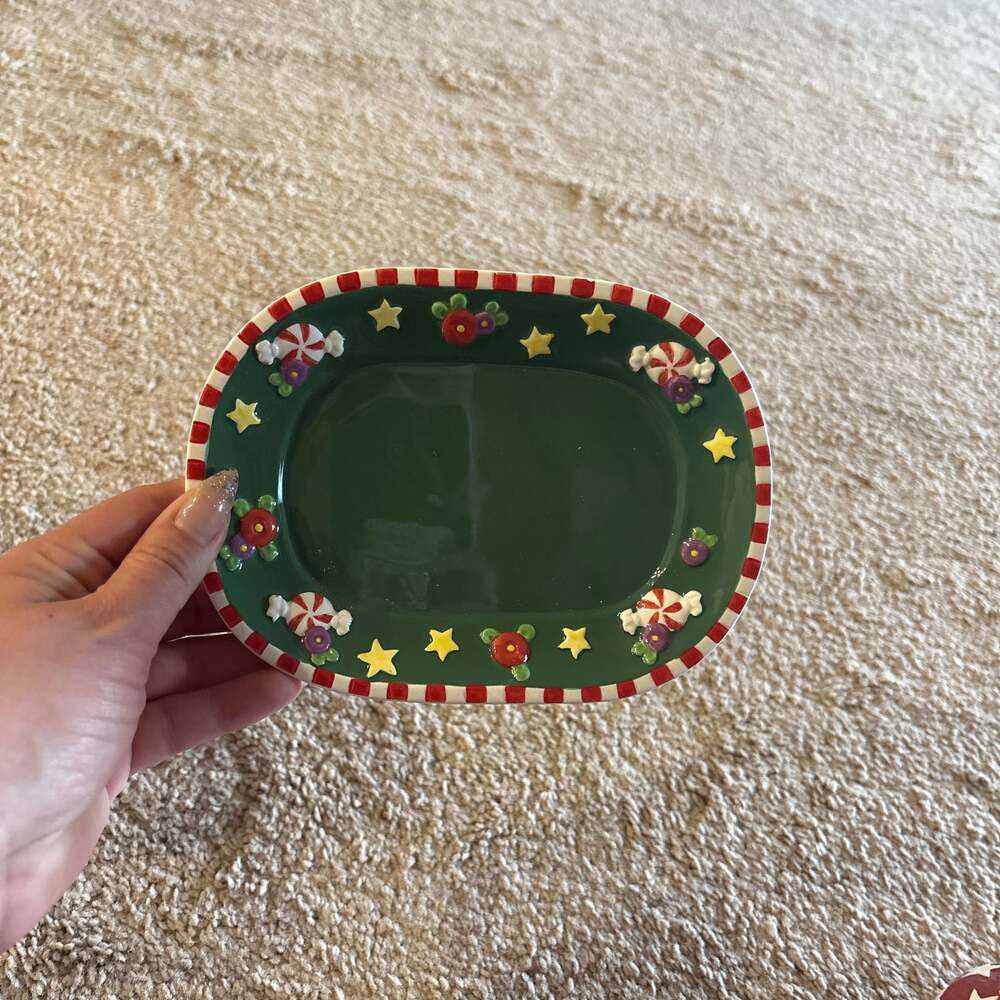 Mary Engelbreit 2002 Michael & Co Christmas Peppermint Candy Oval Ceramic Plate